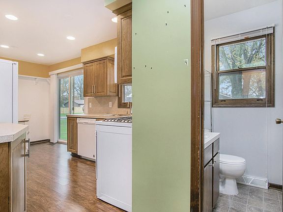 5th image of 2591 Brookdale Dr