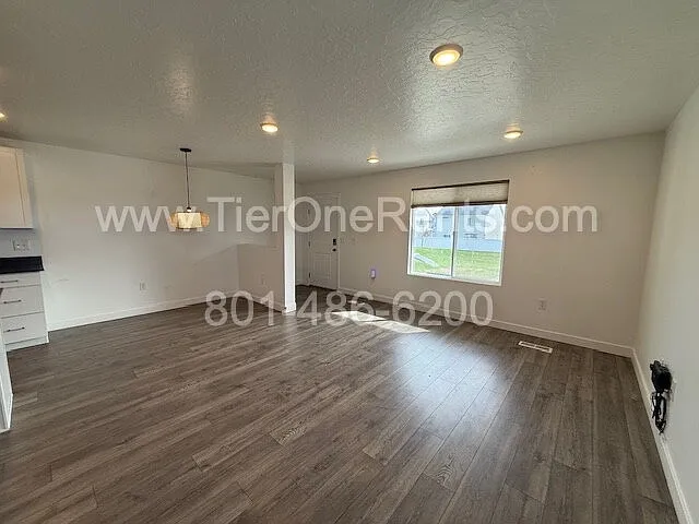 936 E Hercules Ct — Photo 5