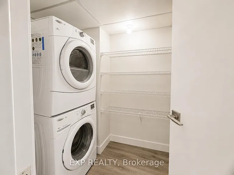 160 George St #1505 — Photo 30