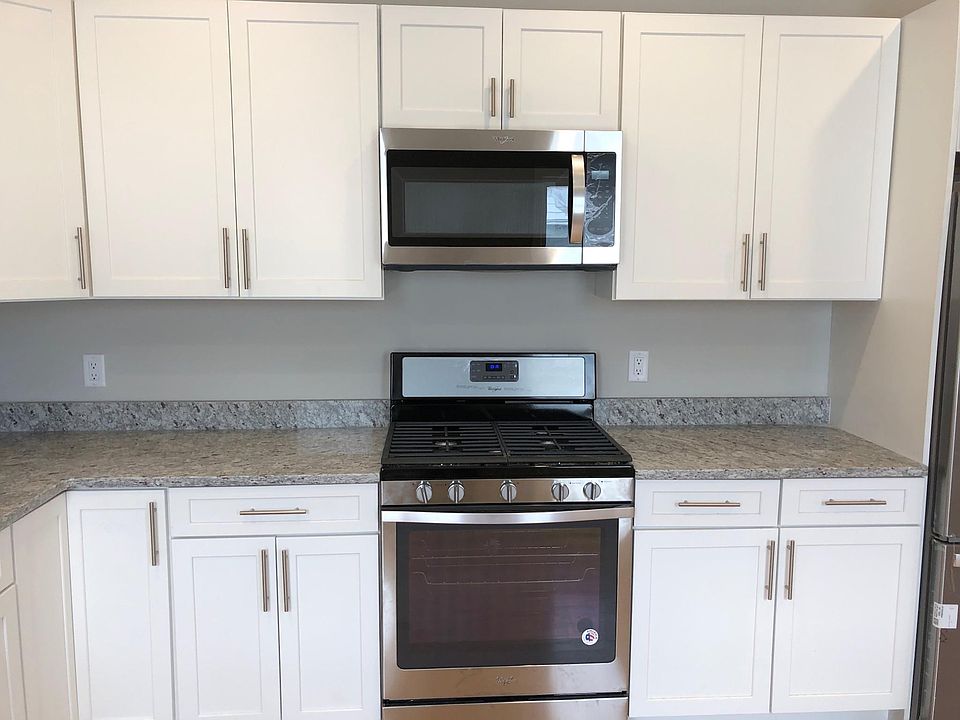 2nd image of 230 Fellsway W