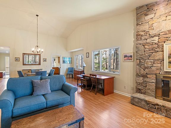 3rd image of 202 Water Oak Ln #202