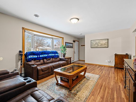 5th image of 11566 Washington St NE