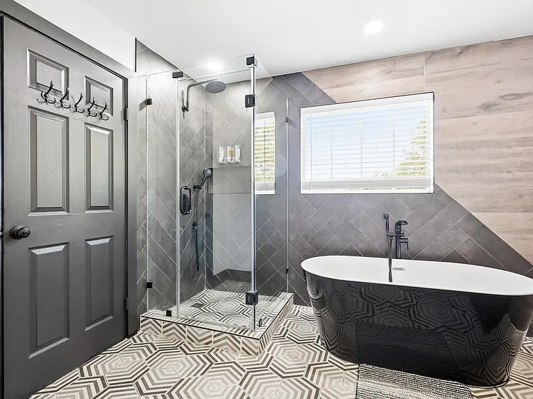 6440 Knoll Ridge Dr — Photo 21