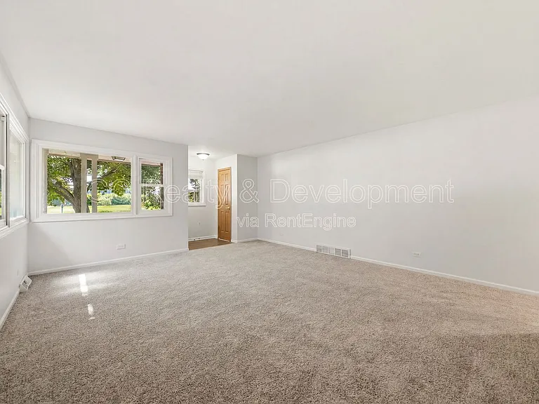 1388 Gardina Vis — Photo 3