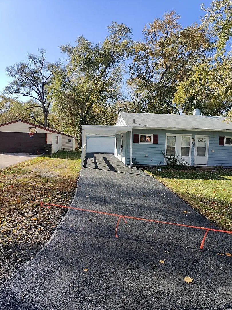 16340 Trumbull Ave photo 1