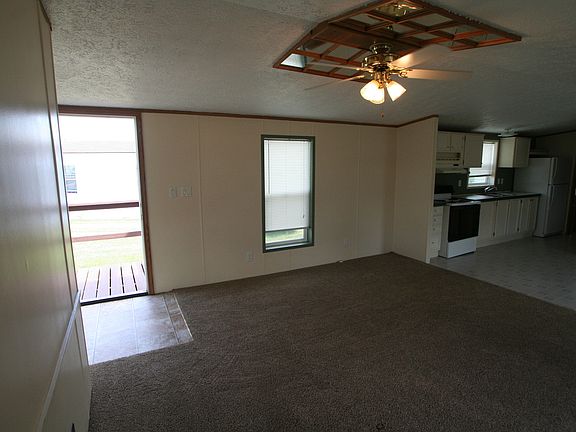 4th image of 318 White Oak Dr