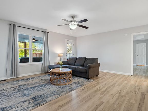 4th image of 94 Spring Wind Cir