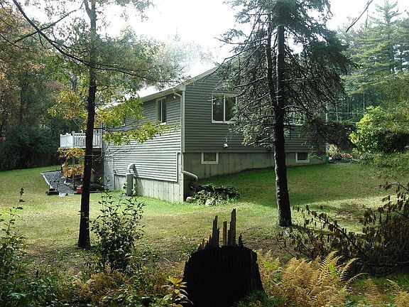 3rd image of 220 Bedford St
