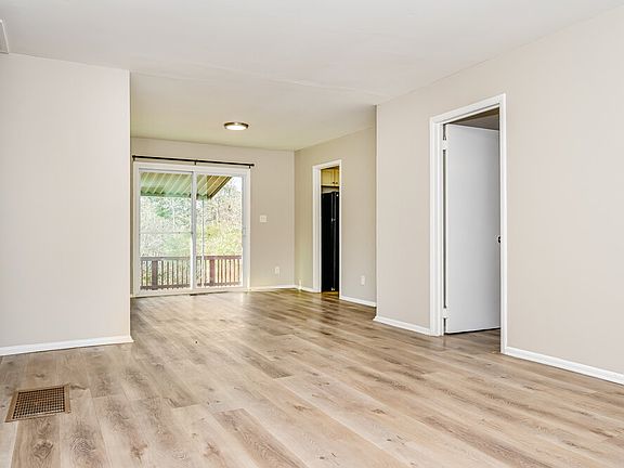 4th image of 367 Lady Guinevere Way
