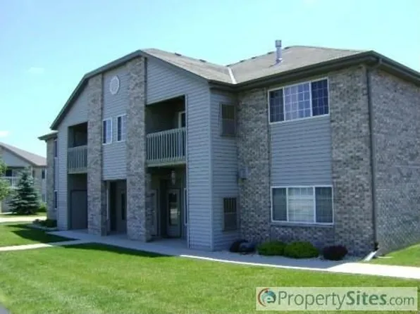 W169S7609 Gregory Dr, Muskego, WI 53150