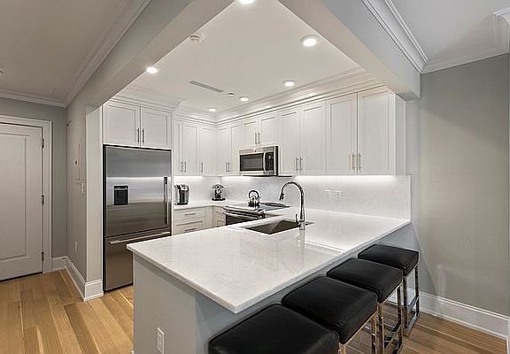 5th image of 336 E 54th St #1B