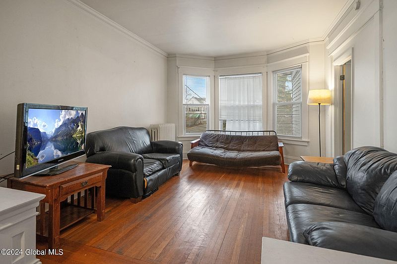 4th image of 742 Myrtle Avenue