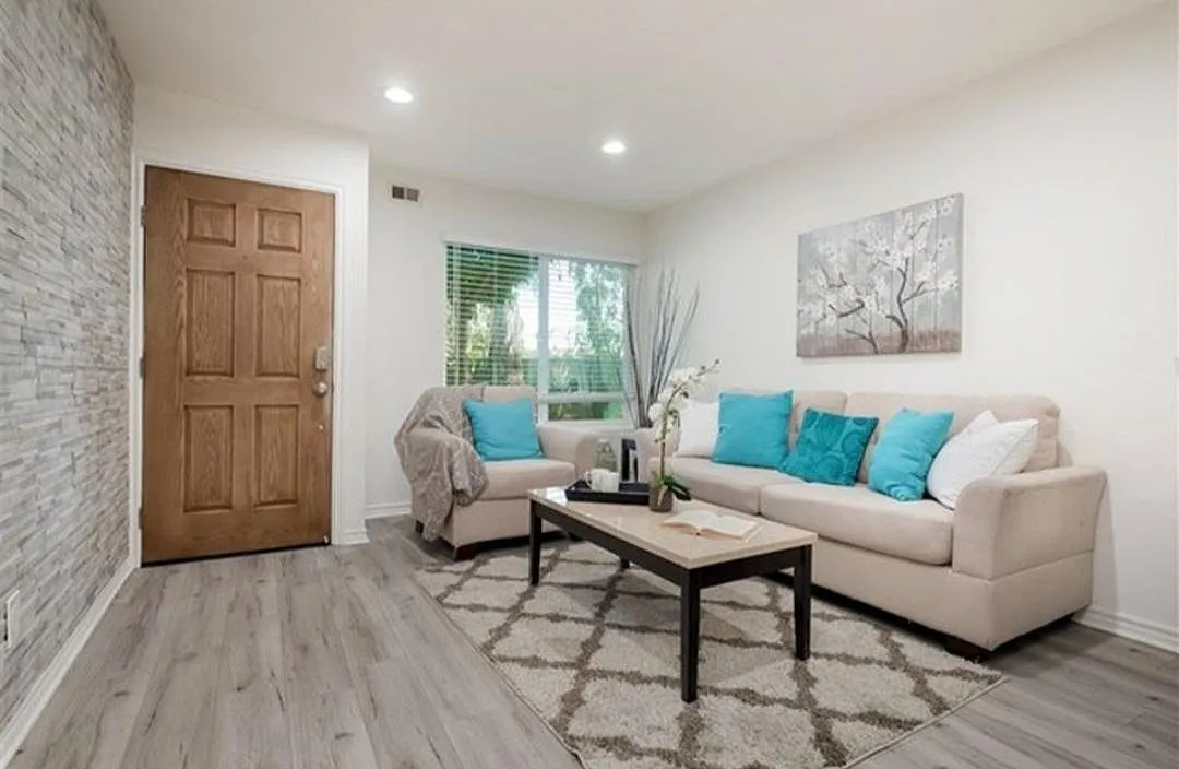 1631 Bayview Heights Dr — Photo 1
