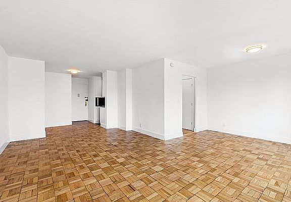 5th image of 401 E 86th St APT 8M