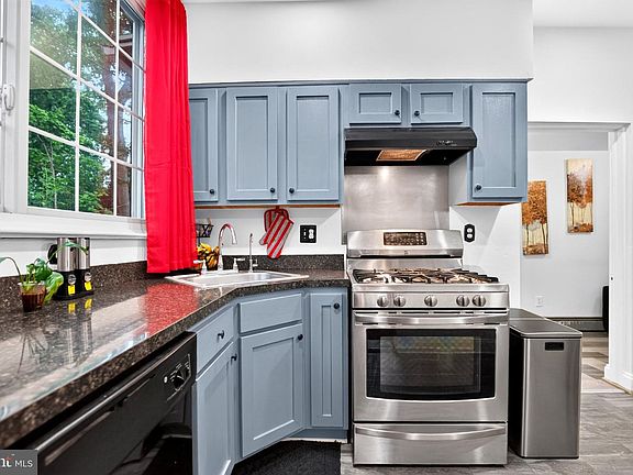4th image of 3022 Penn St