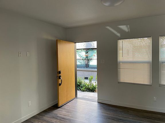 4th image of 526 Golden Ave
