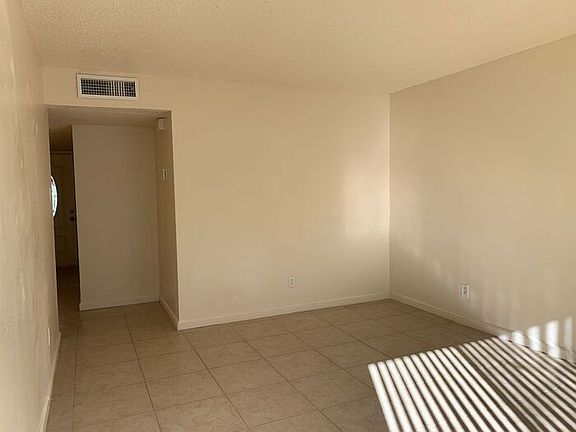 3rd image of 537 Palomas Dr SE