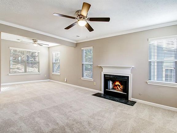 5th image of 582 Woodcrest Manor Dr