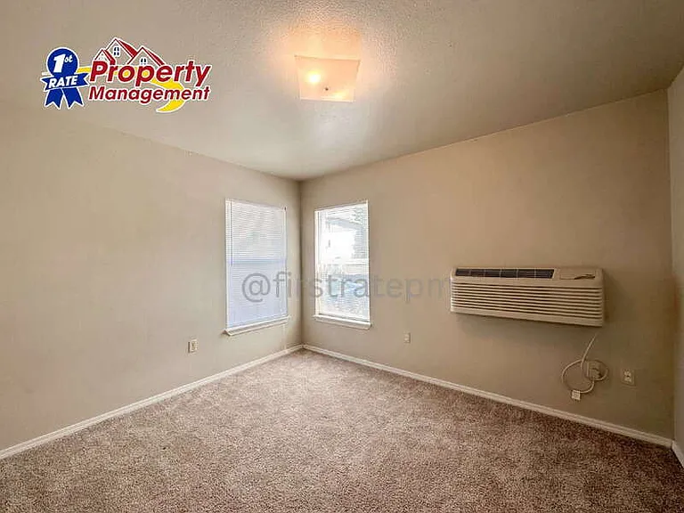 870 W Belmont St #204 — Photo 13