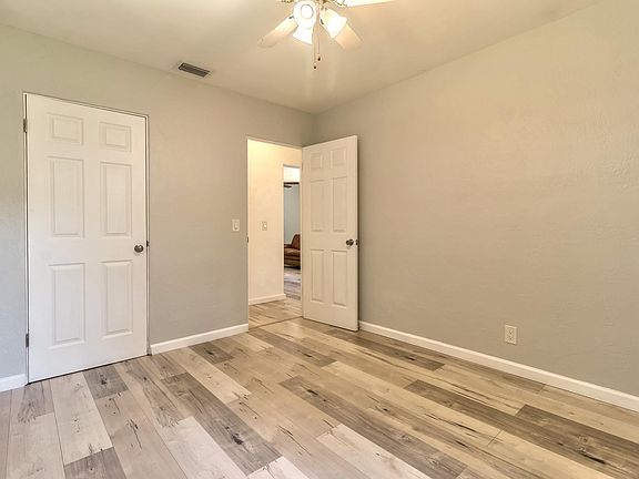 2nd image of 386 Hand Ave