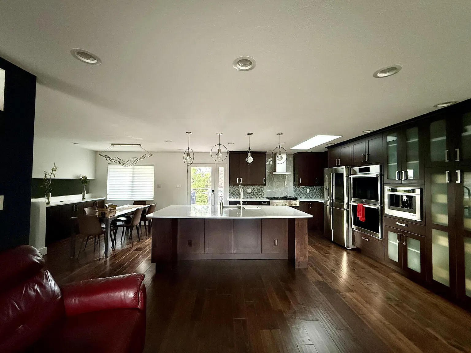 5 bed, 3.5 bath, 2700 sqft, $4,695 — Photo 3