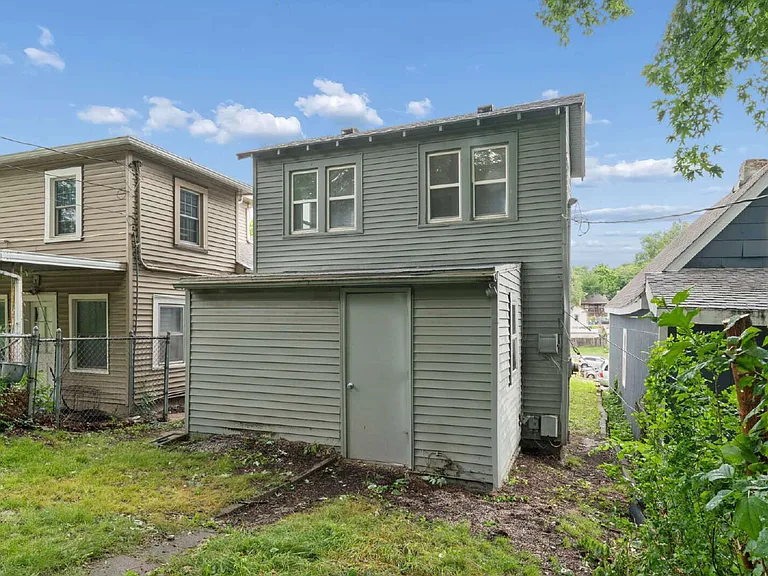 1049 Calvin St — Photo 33