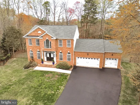 8 Crystal Ct, Fredericksburg, VA 22405