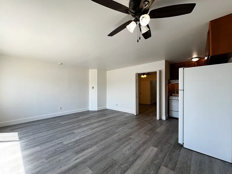 Hilltop Drive, 2991* — Photo 16