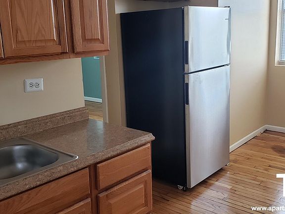 2nd image of 1549 N Maplewood Ave #3R
