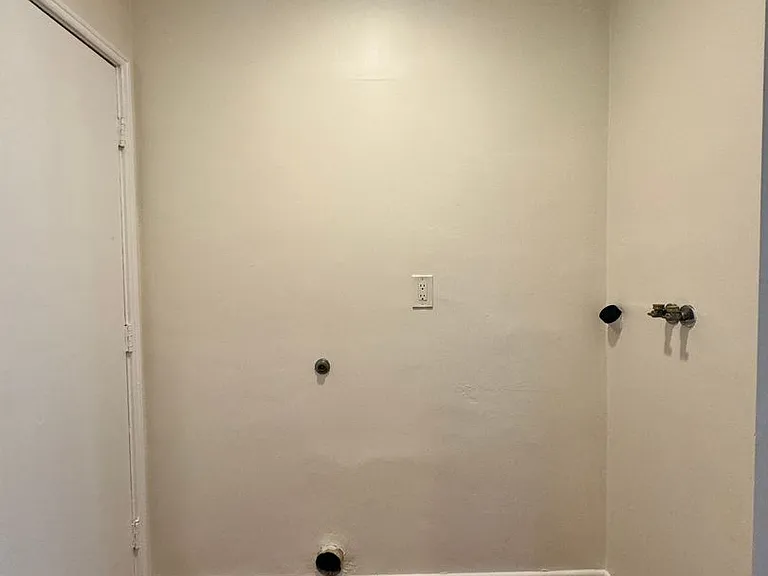 1418 S Genesee Ave — Photo 11