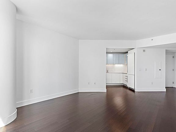 3rd image of 77 Hudson St APT 1902