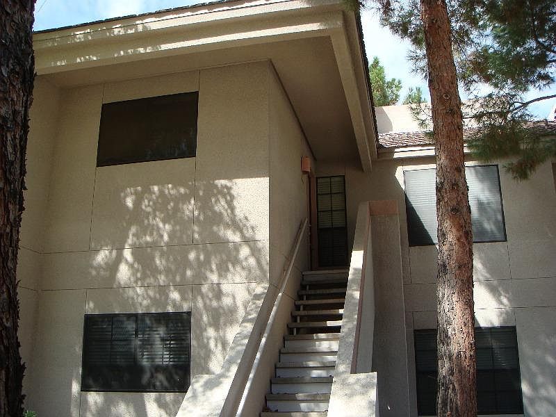 VERY NICE 2BR Upstairs TH - $995.00/Mo.
