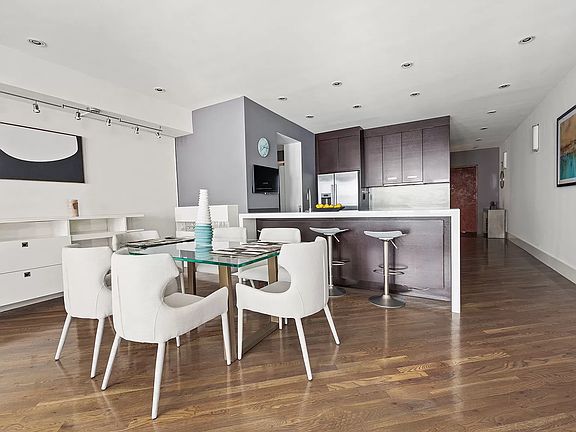 4th image of 24 W 45th St APT 8