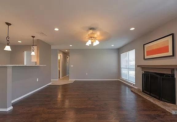 2nd image of 2723 Lakeloma St