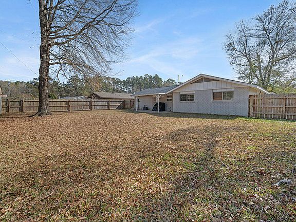 5th image of 122 Azalea Ave