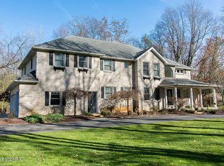 6601 Gleneagles Dr SE, Grand Rapids, MI 49546