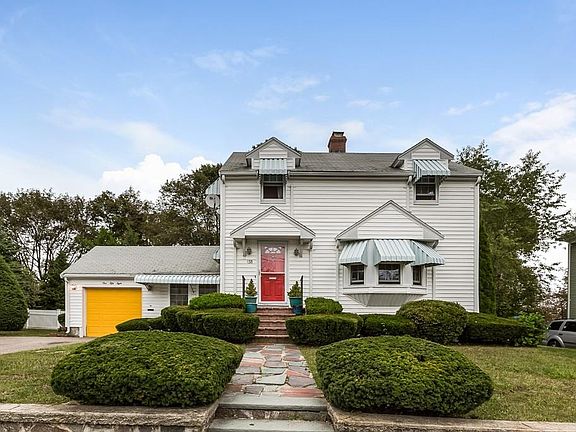 2nd image of 158 Roosevelt Ave