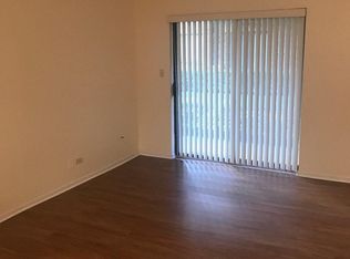 607 W Central Rd #1A, Mount Prospect, IL 60056