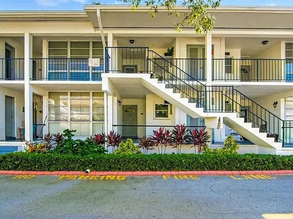 2950 W Bay Dr APT B2, Belleair Bluffs, FL 33770