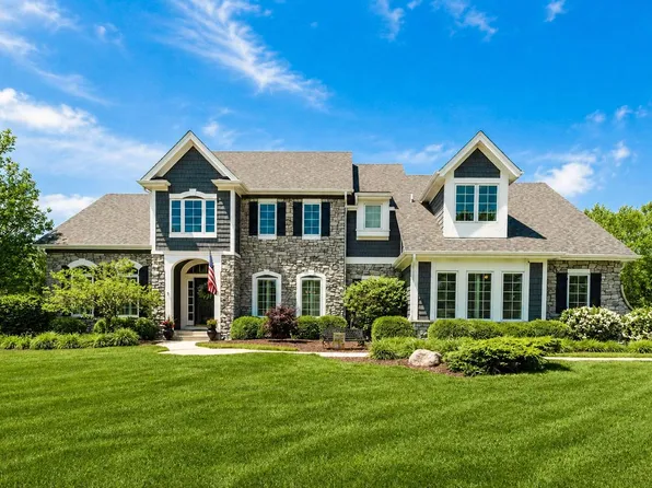 1260 Four Winds WAY, Hartland, WI 53029