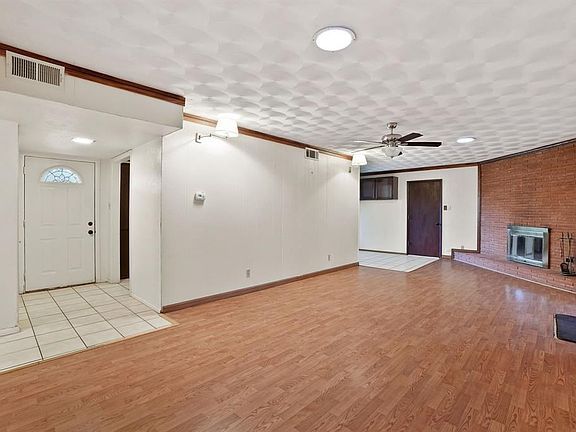 5th image of 256 Oak St