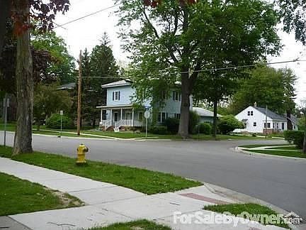 Great neighborhood! : Wonderful, historical homes surround this great neighborhood.