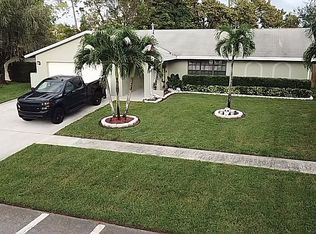 195 Bobwhite Rd, Royal Palm Beach, FL 33411