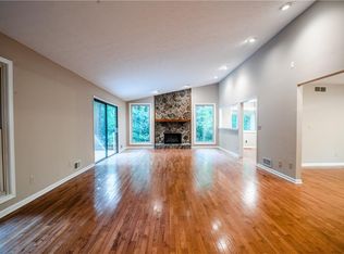 8995 Martin Rd, Roswell, GA 30076