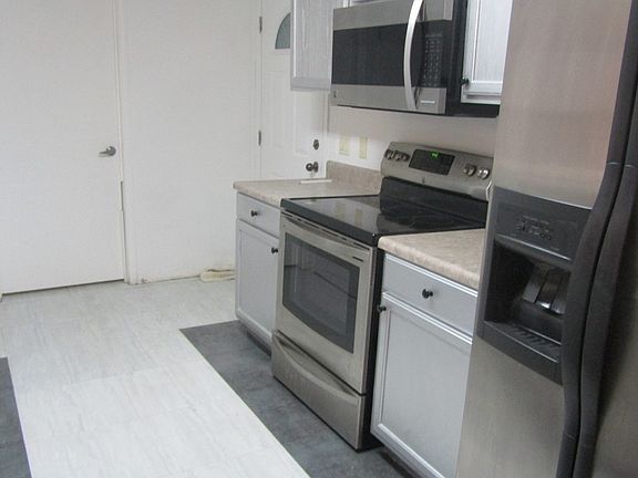 4th image of 121 Grande Ln
