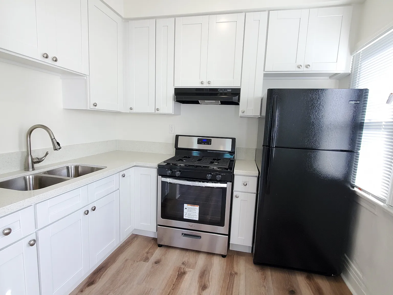 Studio, 420 sqft, $1,500 — Photo 3