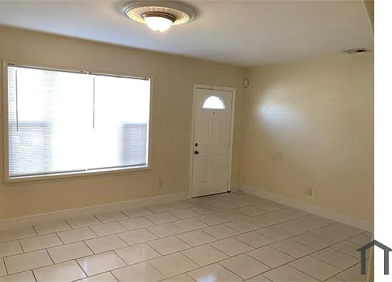 4 bed, 1250 sqft, $2,950 — Photo 2