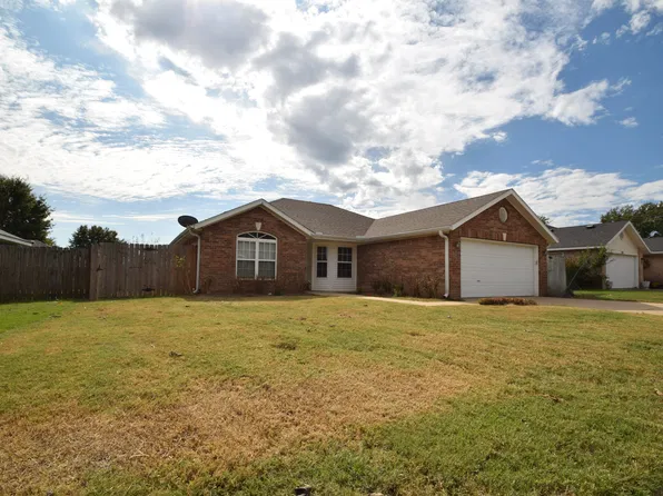 921 Bliss St, Centerton, AR 72719
