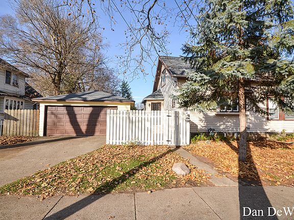 3rd image of 935 Jennette Ave NW