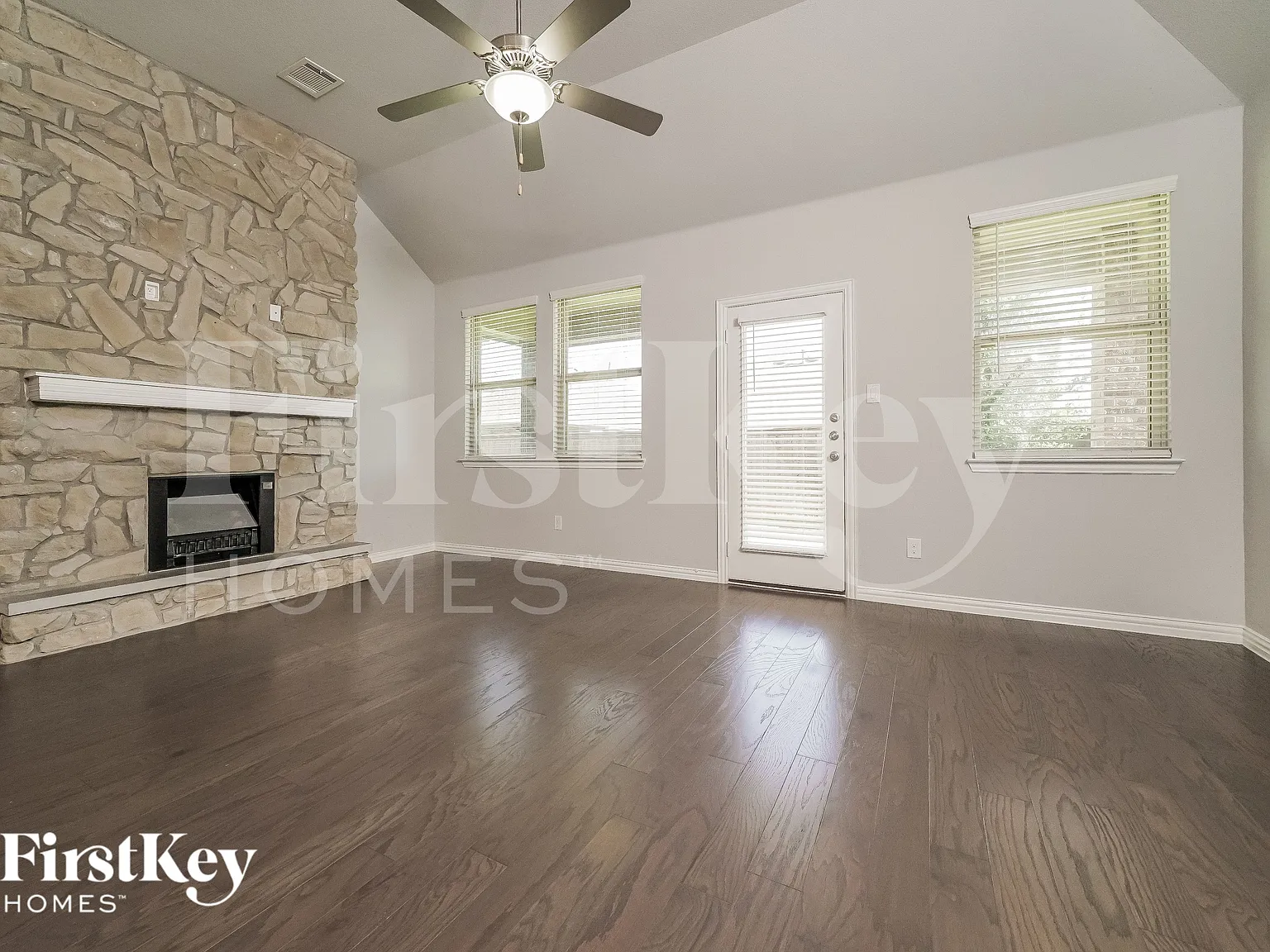 3 bed, 2.5 bath, 2602 sqft, $2,885 — Photo 2